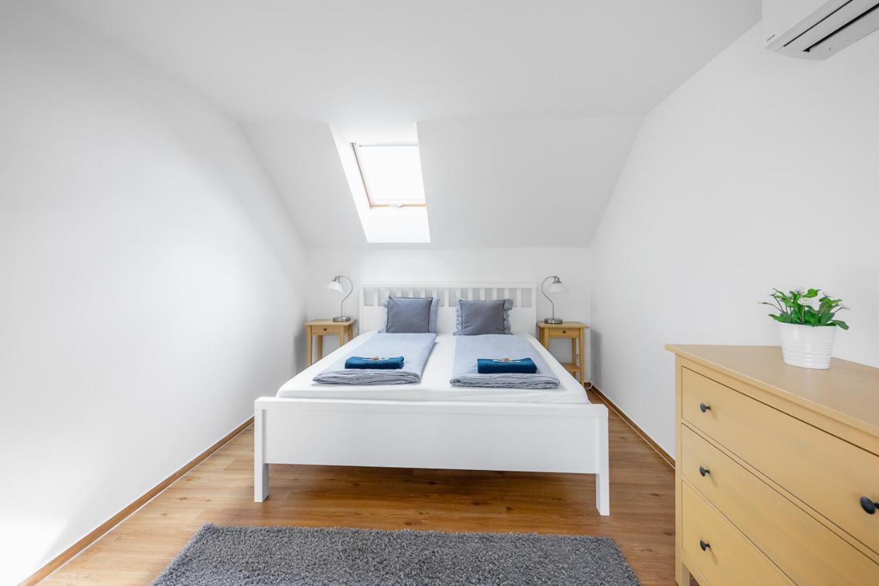 Apartman Ema Dolní Dunajovice Exteriör bild