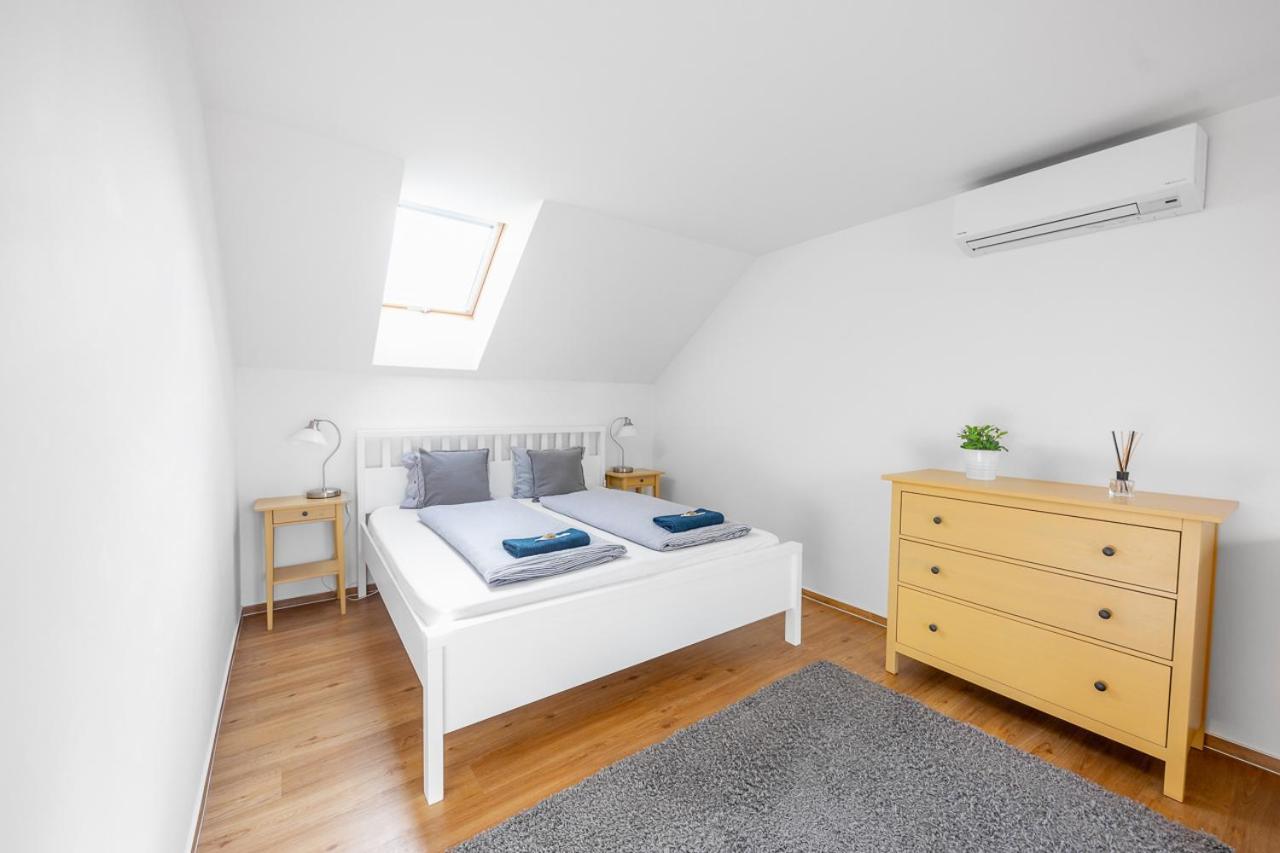 Apartman Ema Dolní Dunajovice Exteriör bild